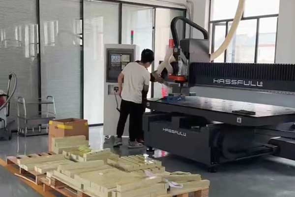 哈思孚HASSFULL加工中心加工現場